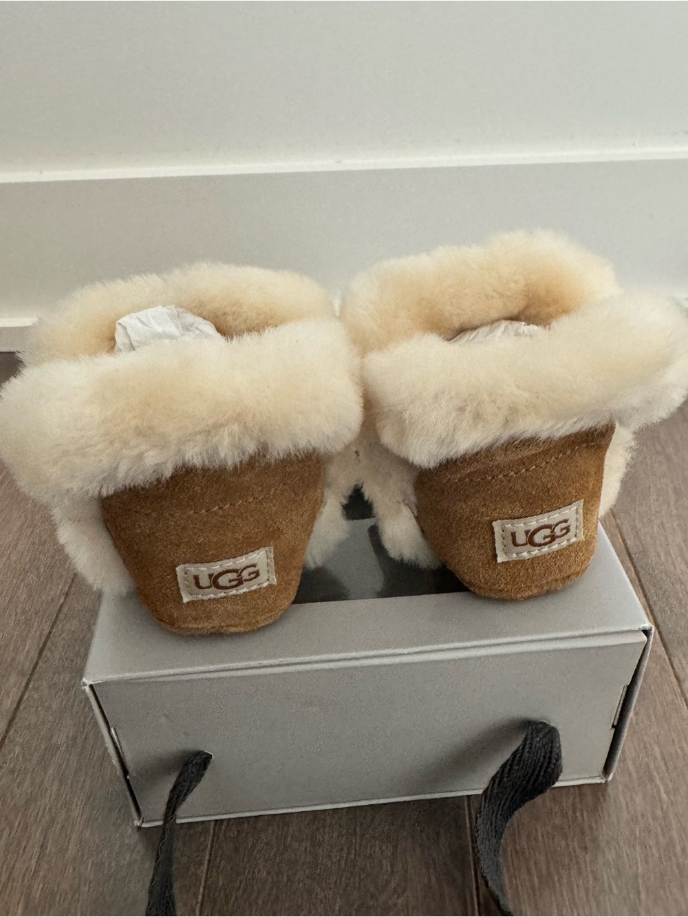 UGG Baby Ankle Boots Slip-On Chestnut Sheepskin Booties - Fur Lining - 6 months